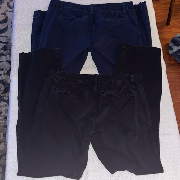 BUNDLE - pair of same style pants - Picture 3 of 3